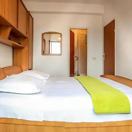 Fico Apartmán *